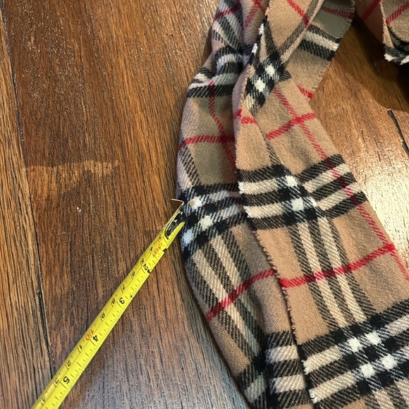 Vintage Burberry lambswool scarf - Picture 11 of 12
